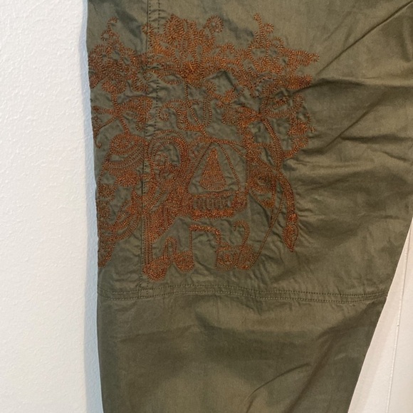 Papaya Y2K Embroidered Crop Pants NWT  size L - Picture 7 of 10